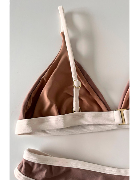 Biquini top fixo e calcinha asa delta marrom com viés branco