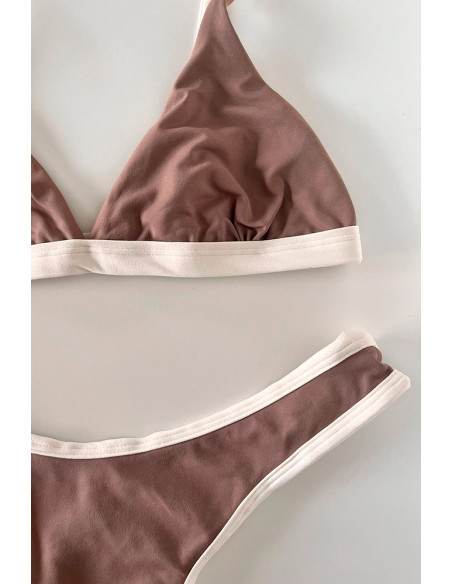 Biquini top fixo e calcinha asa delta marrom com viés branco