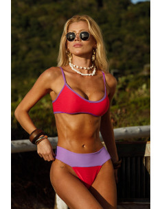 Biquíni vermelho canelado com top regata e cueca cintura média